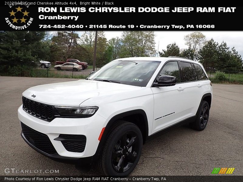 Bright White / Black 2022 Jeep Grand Cherokee Altitude 4x4