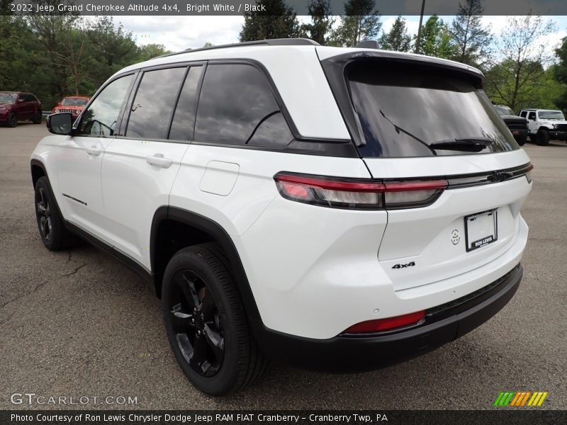 Bright White / Black 2022 Jeep Grand Cherokee Altitude 4x4