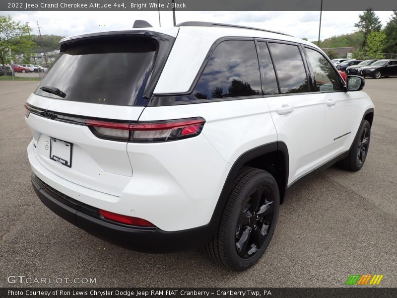 Bright White / Black 2022 Jeep Grand Cherokee Altitude 4x4