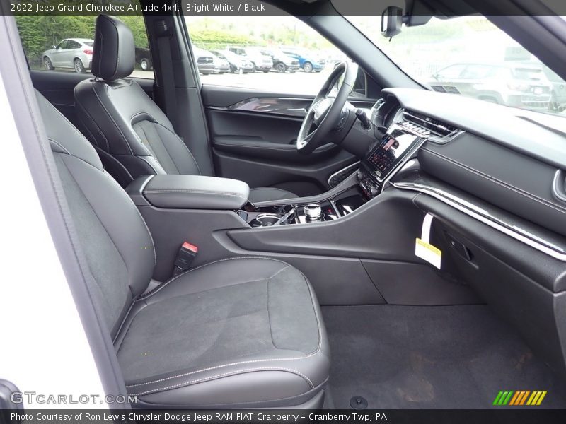 Front Seat of 2022 Grand Cherokee Altitude 4x4