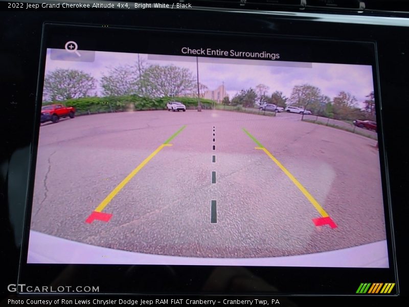 Bright White / Black 2022 Jeep Grand Cherokee Altitude 4x4