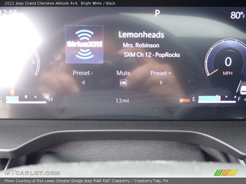 Bright White / Black 2022 Jeep Grand Cherokee Altitude 4x4