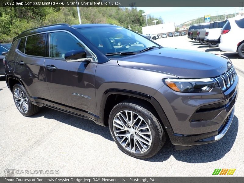 Front 3/4 View of 2022 Compass Limited 4x4