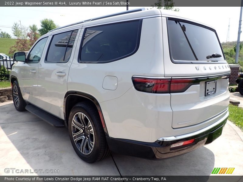 Luxury White Pearl / Sea Salt/Black 2022 Jeep Wagoneer Series III 4x4