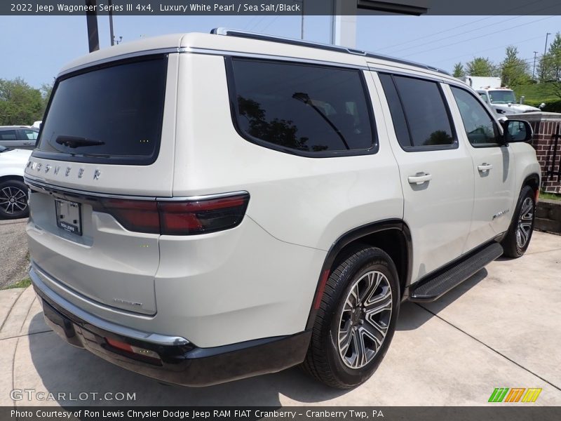 Luxury White Pearl / Sea Salt/Black 2022 Jeep Wagoneer Series III 4x4