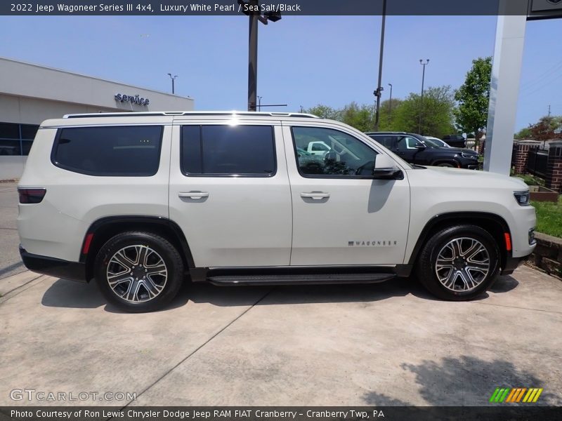 Luxury White Pearl / Sea Salt/Black 2022 Jeep Wagoneer Series III 4x4