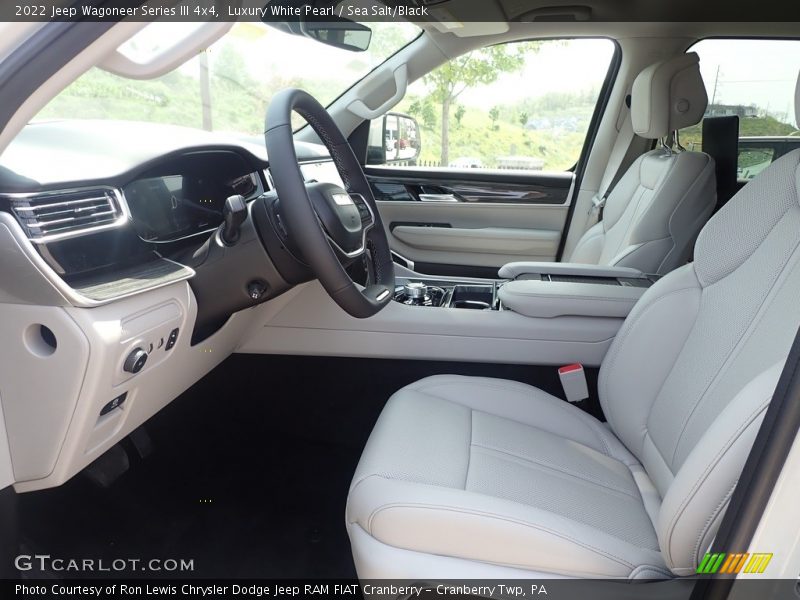  2022 Wagoneer Series III 4x4 Sea Salt/Black Interior