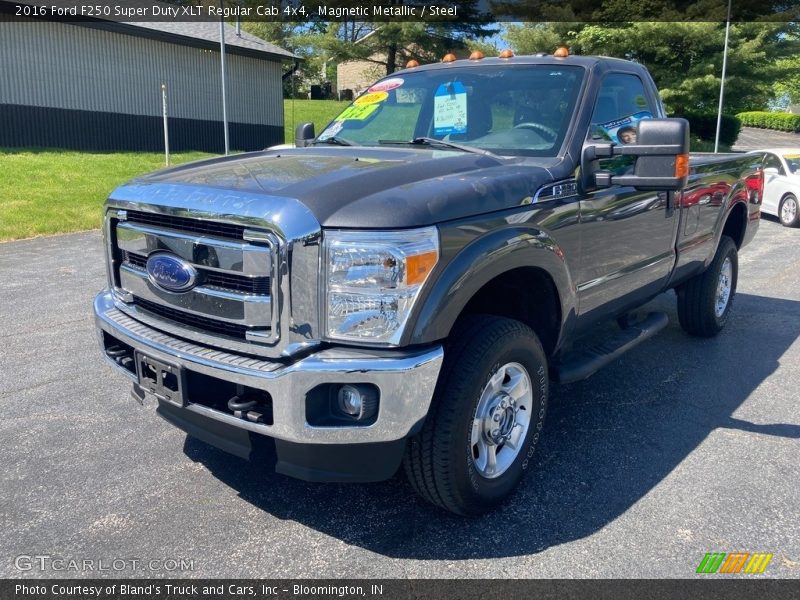 Front 3/4 View of 2016 F250 Super Duty XLT Regular Cab 4x4