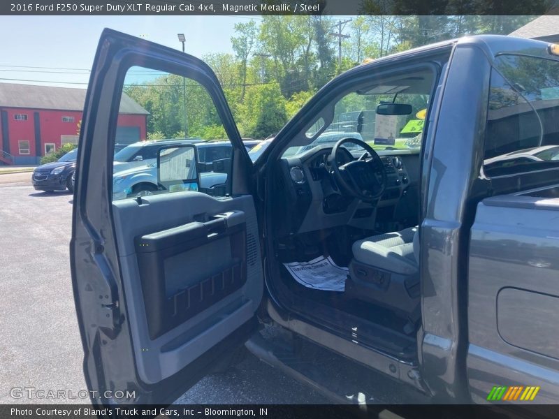 Magnetic Metallic / Steel 2016 Ford F250 Super Duty XLT Regular Cab 4x4