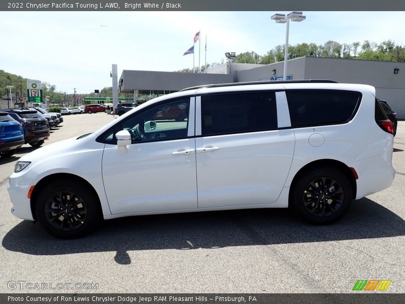 Bright White / Black 2022 Chrysler Pacifica Touring L AWD