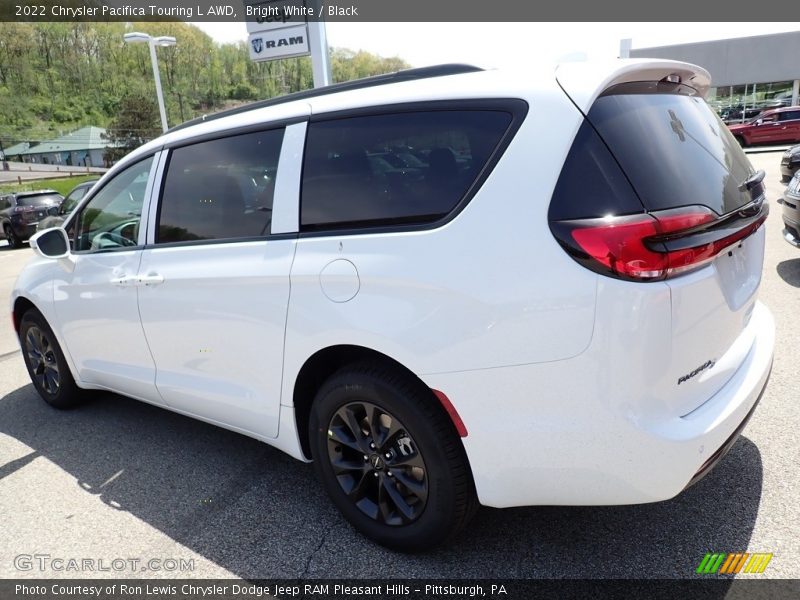 Bright White / Black 2022 Chrysler Pacifica Touring L AWD