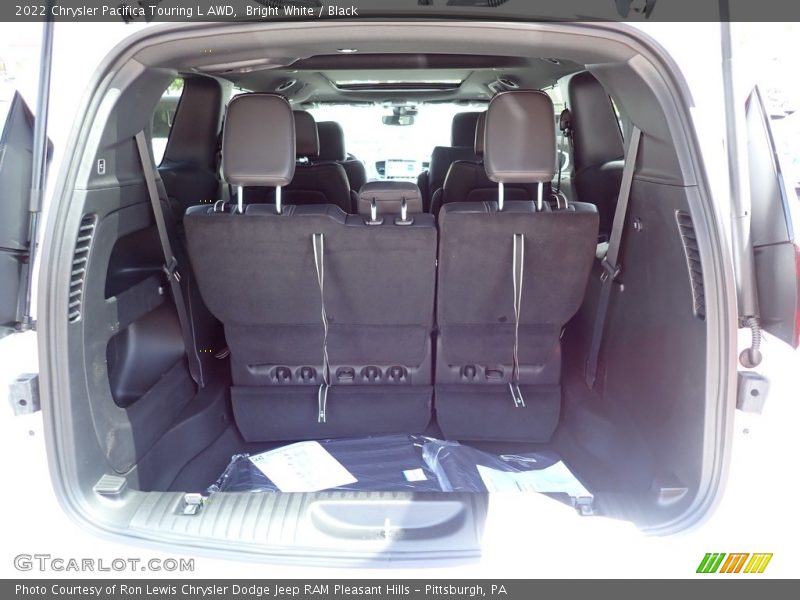 Bright White / Black 2022 Chrysler Pacifica Touring L AWD