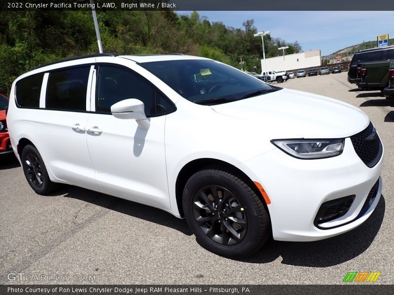 Bright White / Black 2022 Chrysler Pacifica Touring L AWD