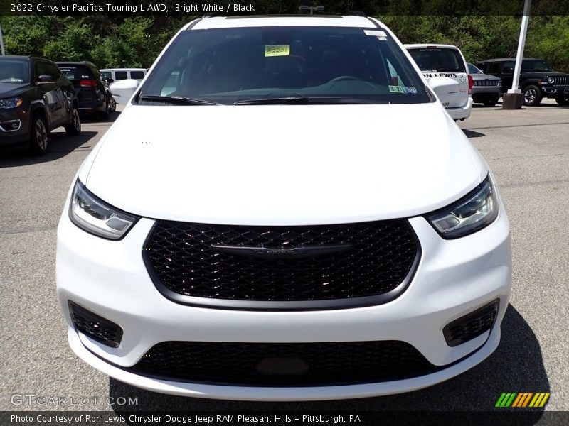 Bright White / Black 2022 Chrysler Pacifica Touring L AWD