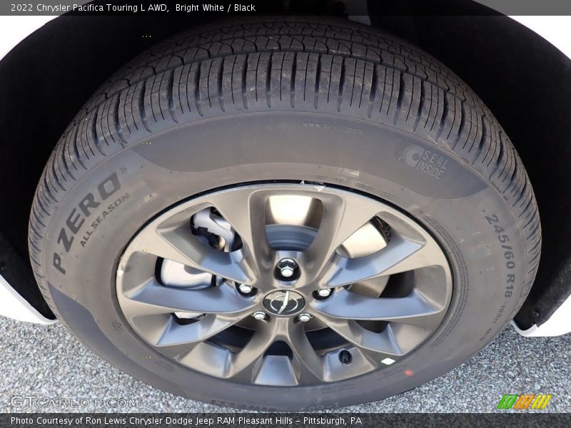 Bright White / Black 2022 Chrysler Pacifica Touring L AWD