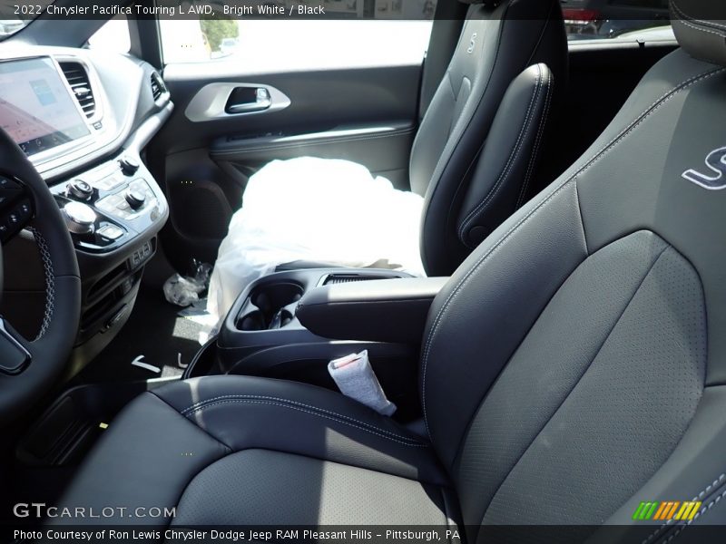Bright White / Black 2022 Chrysler Pacifica Touring L AWD