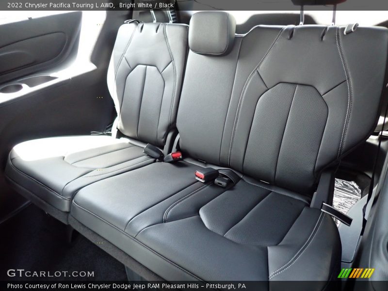 Bright White / Black 2022 Chrysler Pacifica Touring L AWD