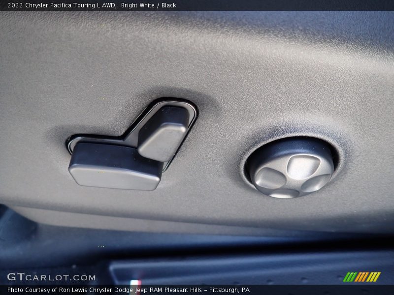 Bright White / Black 2022 Chrysler Pacifica Touring L AWD