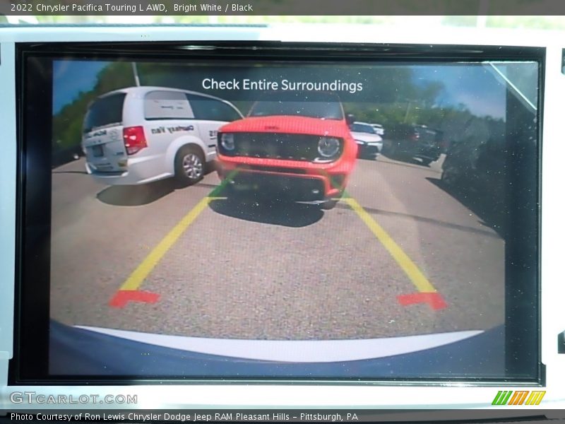 Bright White / Black 2022 Chrysler Pacifica Touring L AWD