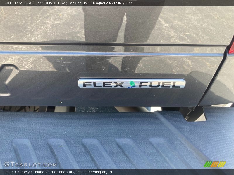  2016 F250 Super Duty XLT Regular Cab 4x4 Logo