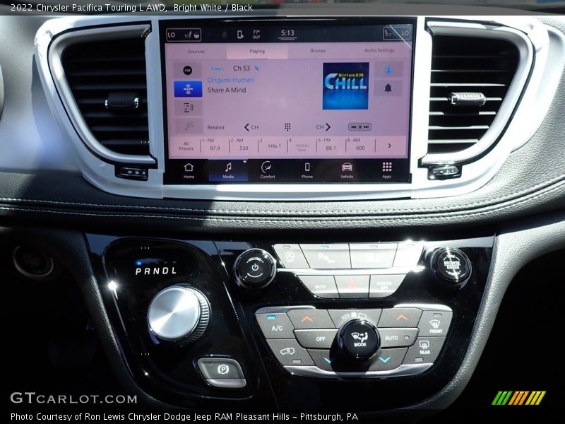 Bright White / Black 2022 Chrysler Pacifica Touring L AWD