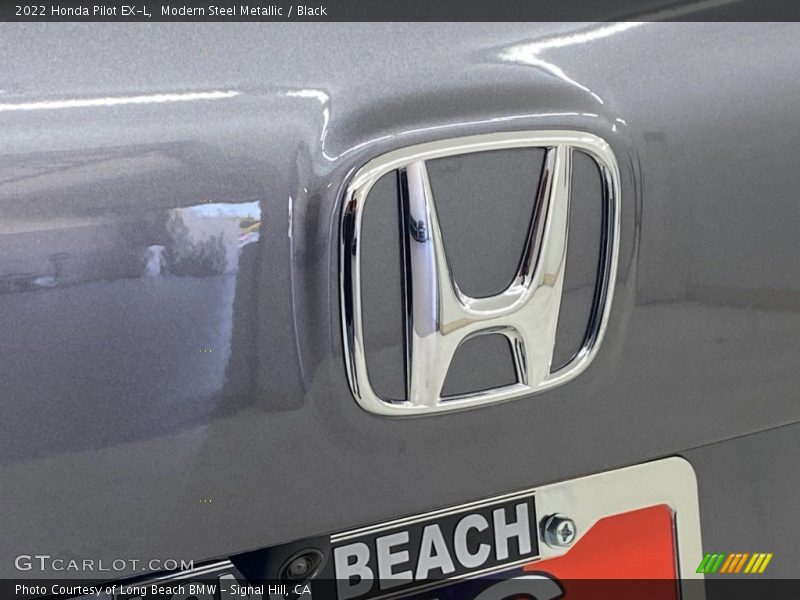 Modern Steel Metallic / Black 2022 Honda Pilot EX-L