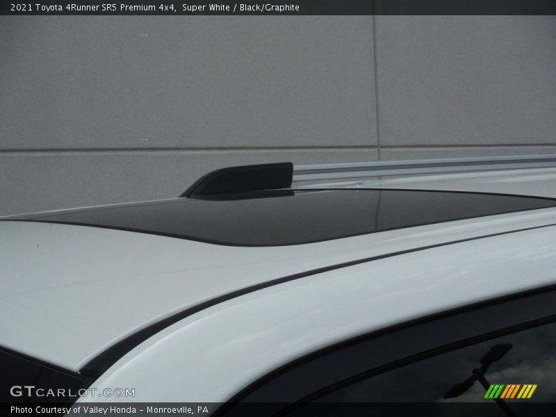 Super White / Black/Graphite 2021 Toyota 4Runner SR5 Premium 4x4