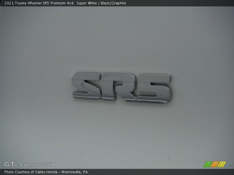 Super White / Black/Graphite 2021 Toyota 4Runner SR5 Premium 4x4