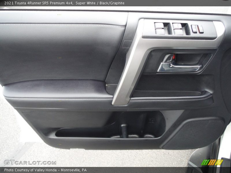 Super White / Black/Graphite 2021 Toyota 4Runner SR5 Premium 4x4