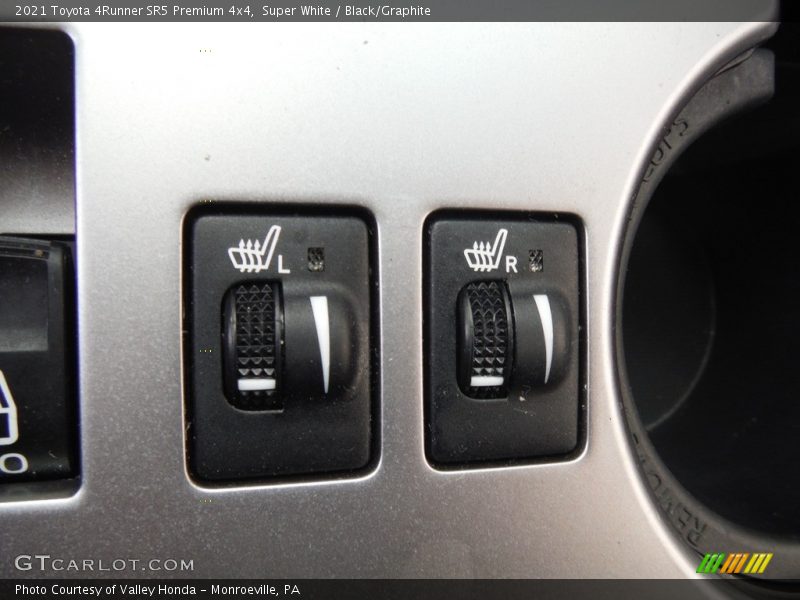 Super White / Black/Graphite 2021 Toyota 4Runner SR5 Premium 4x4