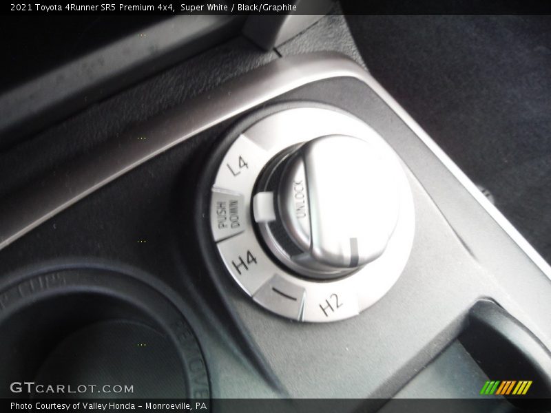 Super White / Black/Graphite 2021 Toyota 4Runner SR5 Premium 4x4