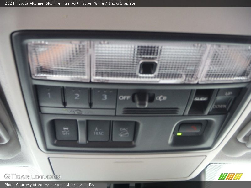 Super White / Black/Graphite 2021 Toyota 4Runner SR5 Premium 4x4