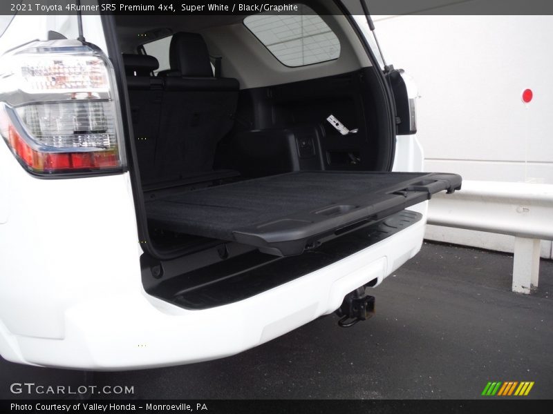 Super White / Black/Graphite 2021 Toyota 4Runner SR5 Premium 4x4