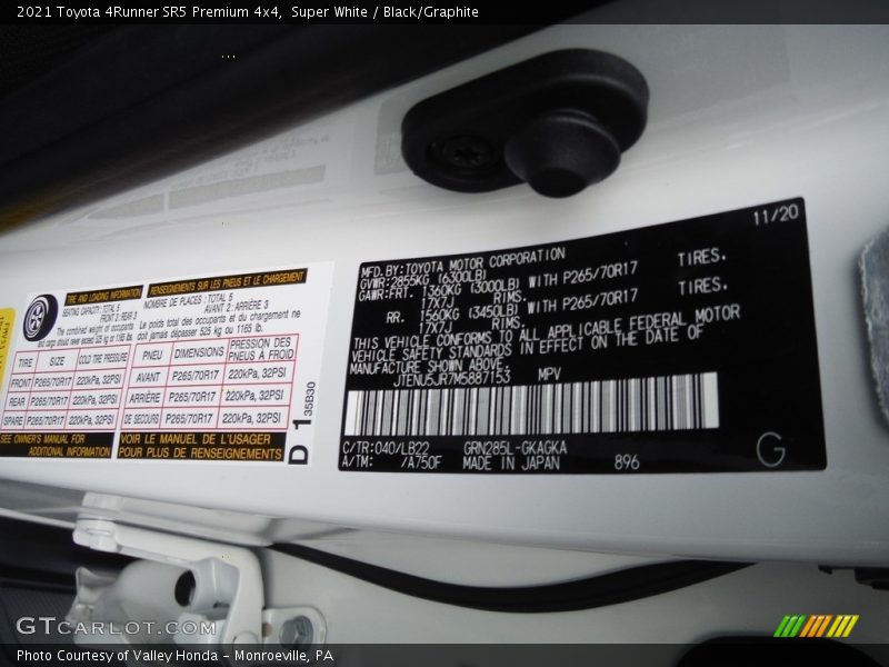 Super White / Black/Graphite 2021 Toyota 4Runner SR5 Premium 4x4