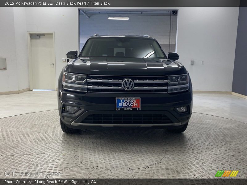 Deep Black Pearl / Titan Black 2019 Volkswagen Atlas SE