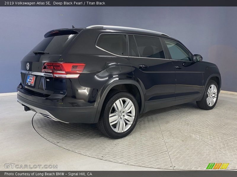 Deep Black Pearl / Titan Black 2019 Volkswagen Atlas SE