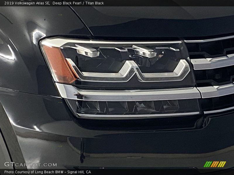 Deep Black Pearl / Titan Black 2019 Volkswagen Atlas SE