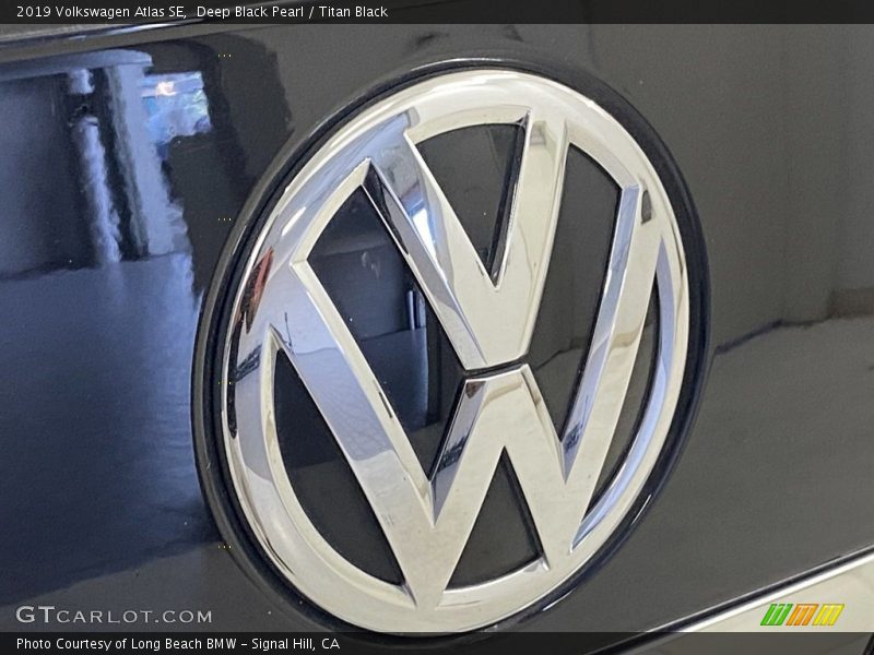 Deep Black Pearl / Titan Black 2019 Volkswagen Atlas SE