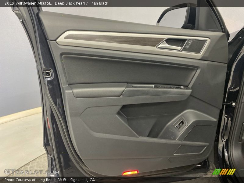 Deep Black Pearl / Titan Black 2019 Volkswagen Atlas SE