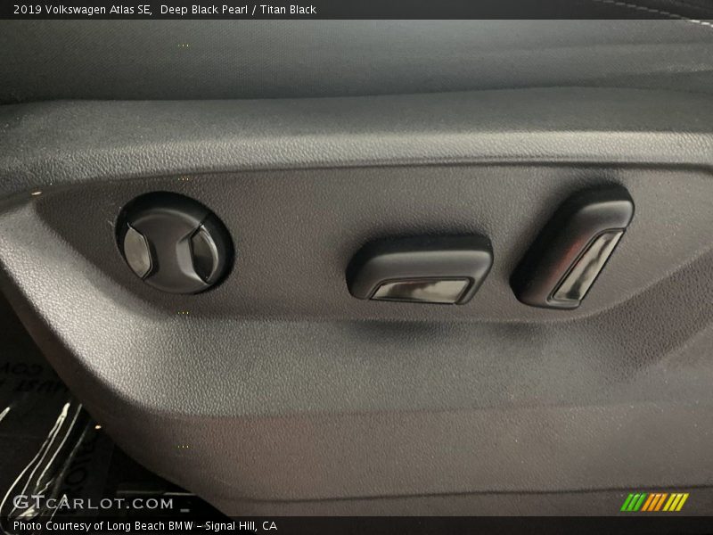 Deep Black Pearl / Titan Black 2019 Volkswagen Atlas SE