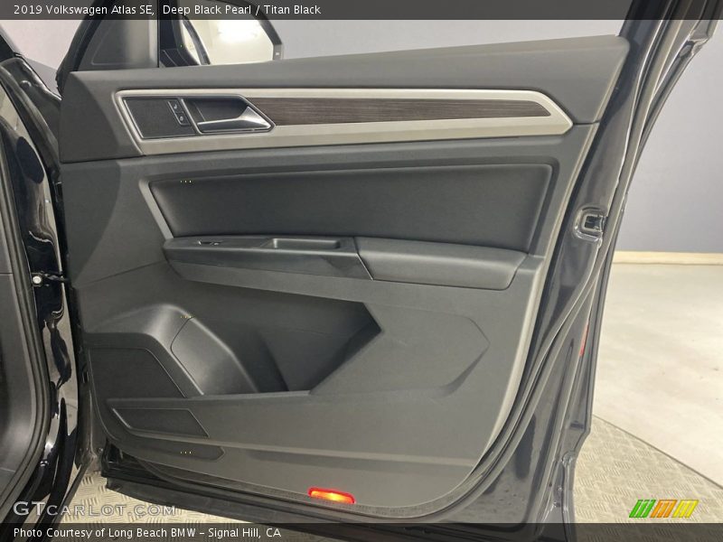 Deep Black Pearl / Titan Black 2019 Volkswagen Atlas SE