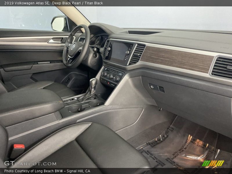 Deep Black Pearl / Titan Black 2019 Volkswagen Atlas SE