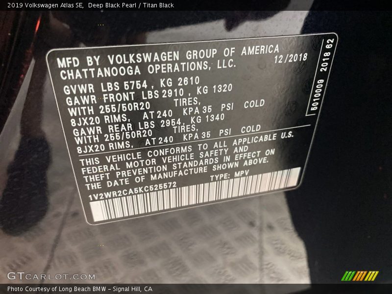 Deep Black Pearl / Titan Black 2019 Volkswagen Atlas SE
