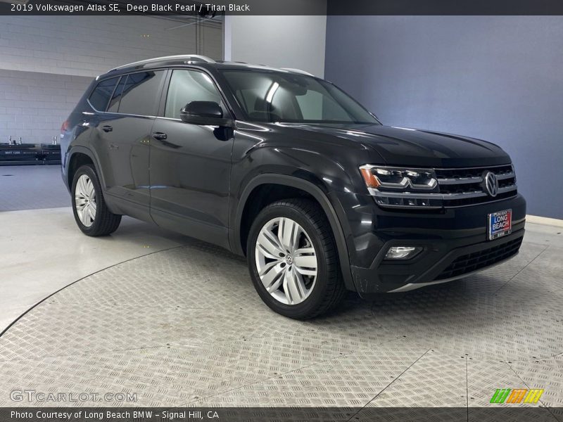 Deep Black Pearl / Titan Black 2019 Volkswagen Atlas SE