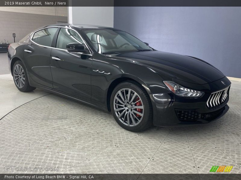 Front 3/4 View of 2019 Ghibli 