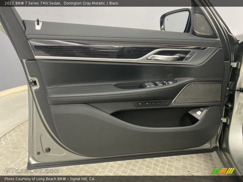 Door Panel of 2022 7 Series 740i Sedan