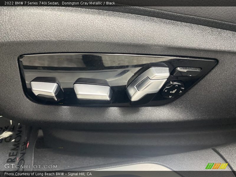 Controls of 2022 7 Series 740i Sedan