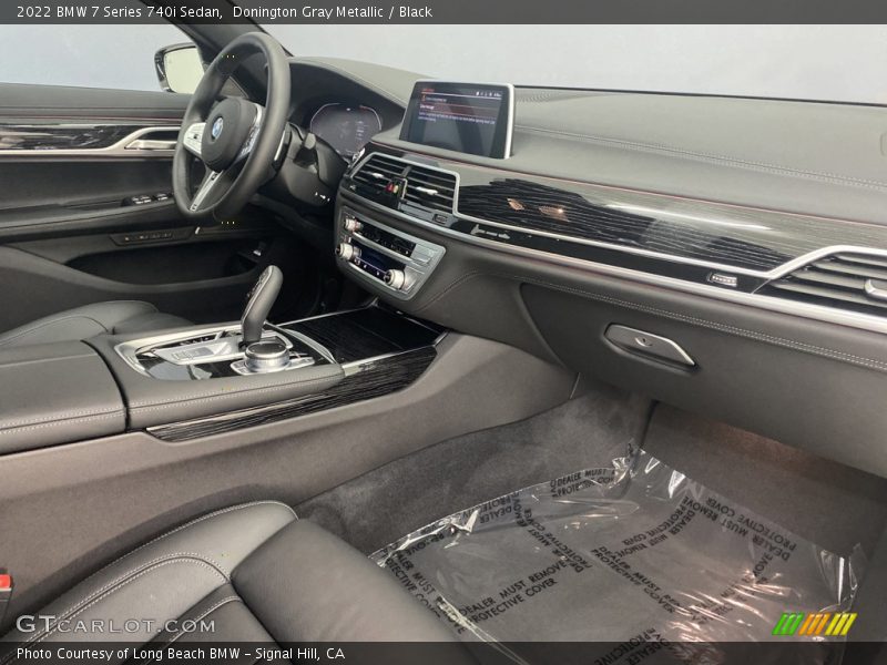 Dashboard of 2022 7 Series 740i Sedan