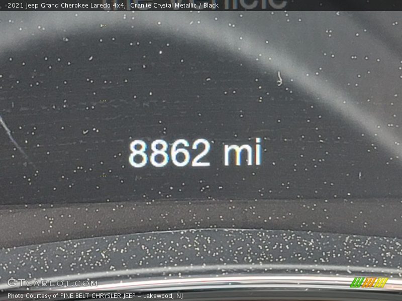 Granite Crystal Metallic / Black 2021 Jeep Grand Cherokee Laredo 4x4