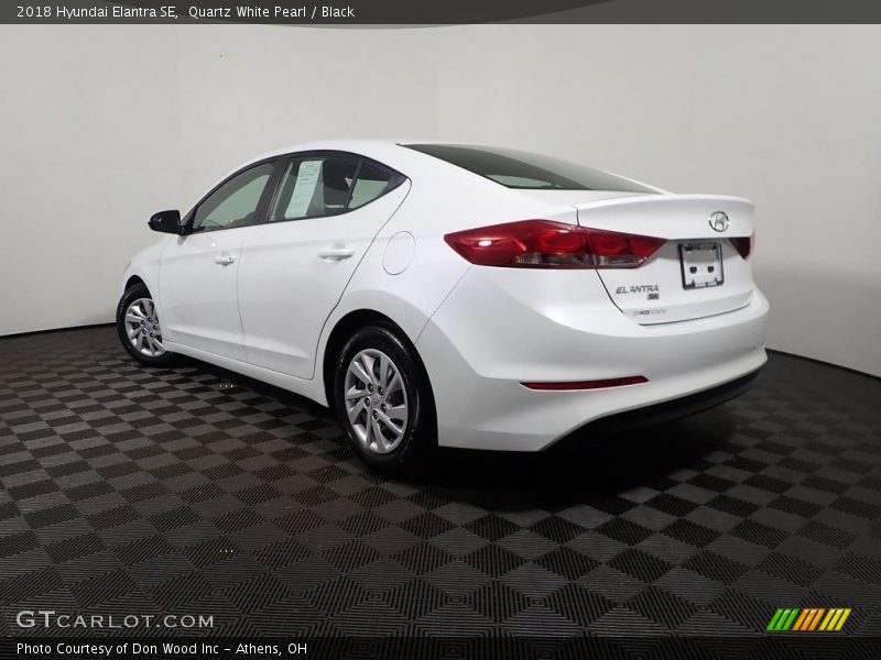 Quartz White Pearl / Black 2018 Hyundai Elantra SE